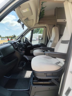2018 Compass Avantgarde 175 — photo 23 of 27