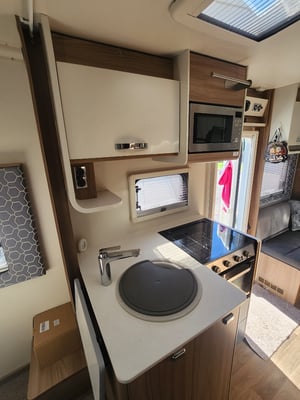 2017 Swift Escape 694 — photo 4 of 15