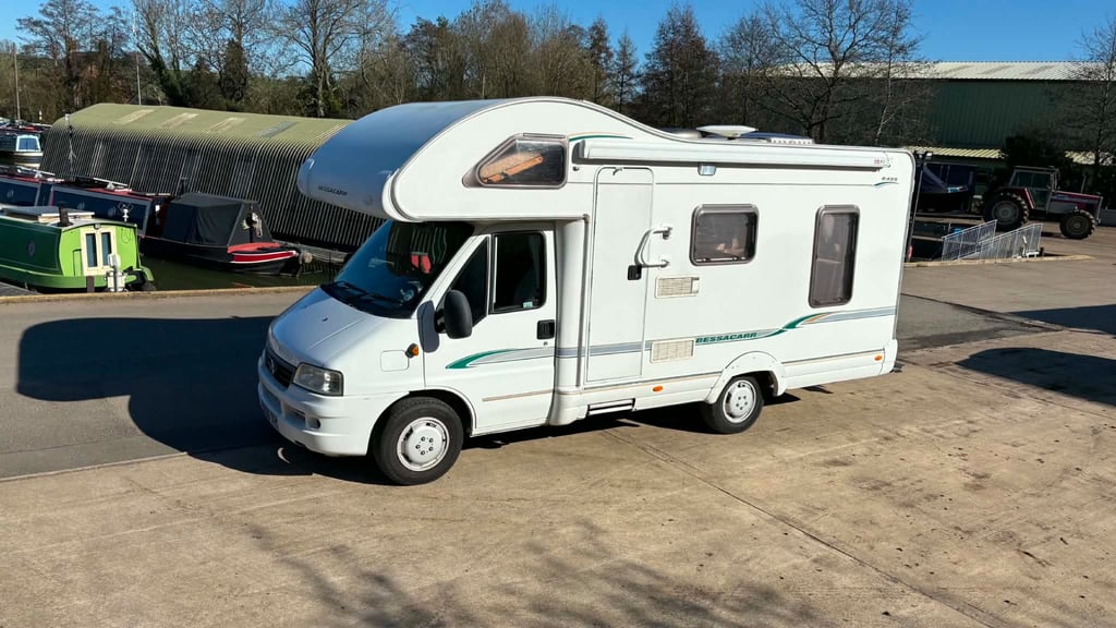 2005 Bessacarr E425 - Image 1