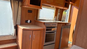 2005 Bessacarr E425 — photo 19 of 28