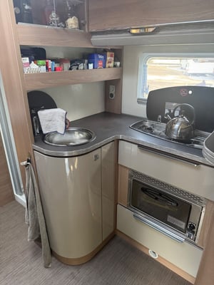 2018 Burstner Ixeo T690G — photo 10 of 15