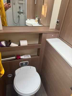 2018 Burstner Ixeo T690G — photo 15 of 15