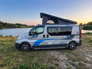 2006 Vauxhall Vivaro — photo 1 of 15