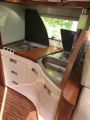2009 Hymer S-Class — photo 9 of 18