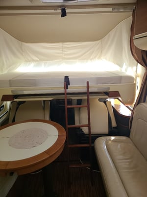 2009 Hymer S-Class — photo 7 of 18