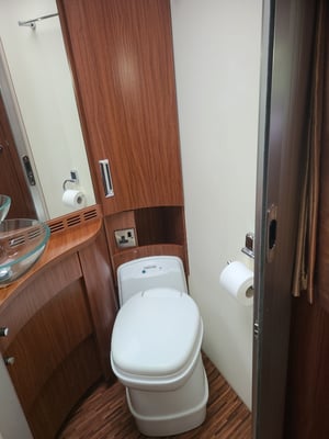 2009 Hymer S-Class — photo 18 of 18