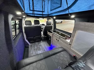 2017 Volkswagen Campervan — photo 2 of 16