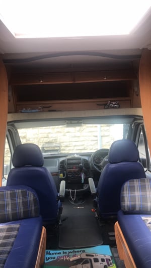 2006 Auto-Trail Chieftain — photo 4 of 12