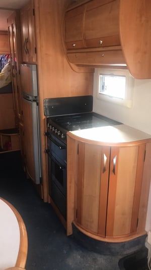 2006 Auto-Trail Chieftain — photo 9 of 12
