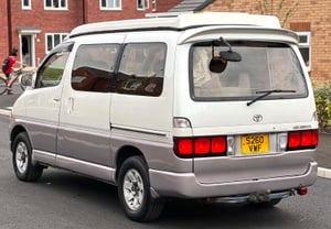 2013 Toyota Granvia — photo 22 of 23