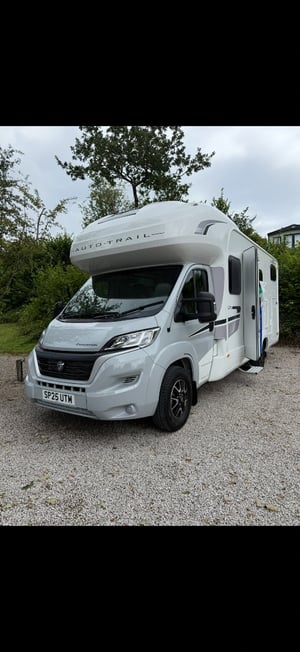 2025 Auto-Trail Expedition C73 — photo 3 of 10
