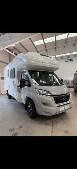 2025 Auto-Trail Expedition C73 — photo 9 of 10