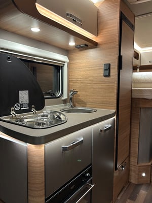 2024 Weinsberg CaraCompact 640 MEG Edition — photo 10 of 15