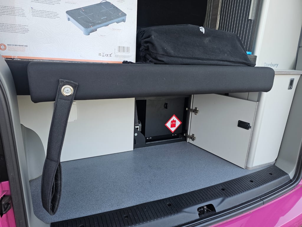 2022 VW T6.1 Transporter T30 Highline TDI Semi-Auto - Image 1