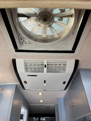 2021 Mercedes-Benz Sprinter — photo 2 of 26