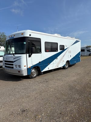 1998 Winnebago Brave — photo 5 of 24