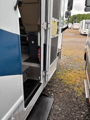 1998 Winnebago Brave — photo 6 of 24