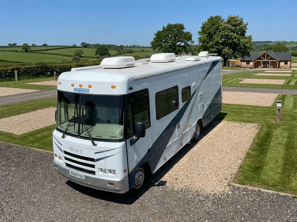 1998 Winnebago Brave - Image 1