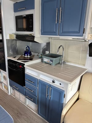 1998 Winnebago Brave — photo 11 of 24