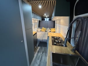 2018 Mercedes-Benz Sprinter — photo 8 of 34