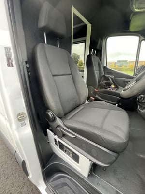 2018 Mercedes-Benz Sprinter — photo 23 of 34