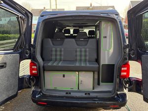 2010 Volkswagen Transporter T5.1 — photo 6 of 10