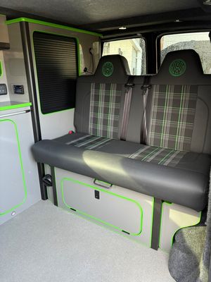 2010 Volkswagen Transporter T5.1 — photo 8 of 10