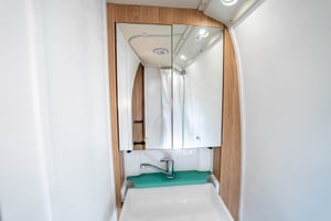2020 Auto-Trail V Line 635SE — photo 7 of 59