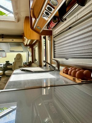 2004 Burstner i821G Elegance — photo 15 of 24