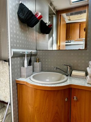 2004 Burstner i821G Elegance — photo 21 of 24