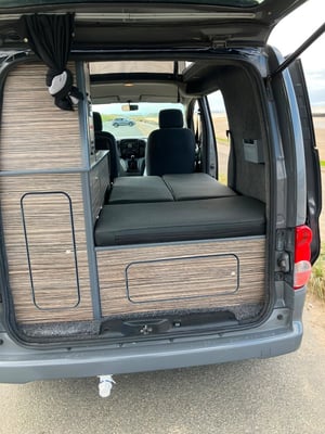 2010 Nissan NV200 — photo 12 of 29