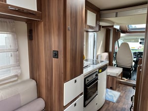 2016 Roller Team Auto-Roller 747 — photo 19 of 22