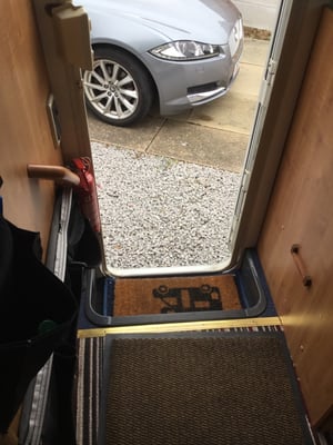 2004 Auto-Trail Cheyenne 696 SE — photo 9 of 55