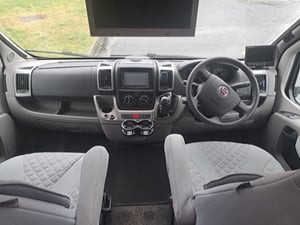 2011 Auto-Trail Apache 632 — photo 5 of 17