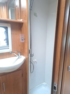 2011 Auto-Trail Apache 632 — photo 12 of 17