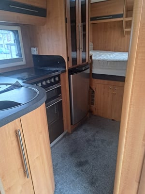 2011 Auto-Trail Apache 632 — photo 8 of 17