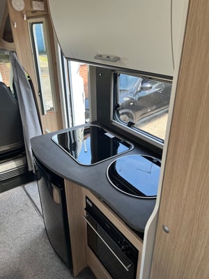 2021 Sunlight T58 — photo 16 of 41