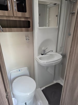 2019 Auto-Sleeper Nuevo EK — photo 25 of 27