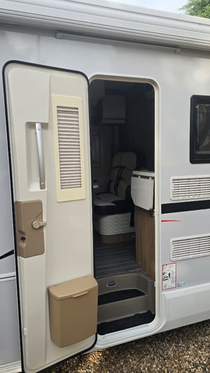 2021 Roller Team Auto-Roller 747 — photo 14 of 20
