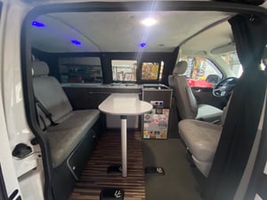 2010 Volkswagen Campervan — photo 4 of 8
