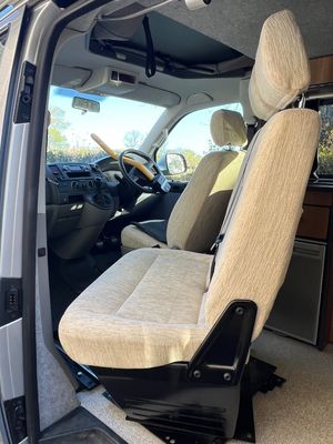 2014 Volkswagen Transporter Snowdonia SE — photo 10 of 21