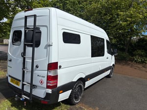 2017 Mercedes-Benz Sprinter — photo 10 of 23