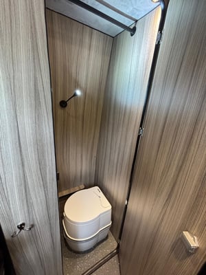 2020 Mercedes Sprinter Expedition — photo 19 of 29