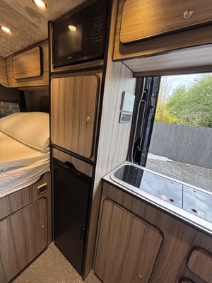 2020 Mercedes Sprinter Expedition — photo 16 of 29