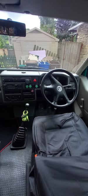 2000 Volkswagen Transporter T4 SWB 1.9TD — photo 14 of 22