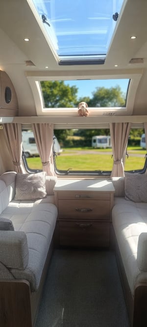 2022 Compass Capiro — photo 1 of 19