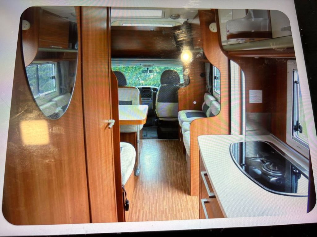 2011 Laika D700 - Image 7