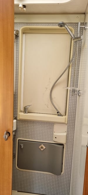 2004 Hymer B634 — photo 2 of 31