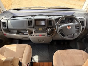 2011 Hymer B678 — photo 10 of 26