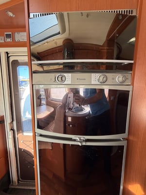 2011 Hymer B678 — photo 19 of 26